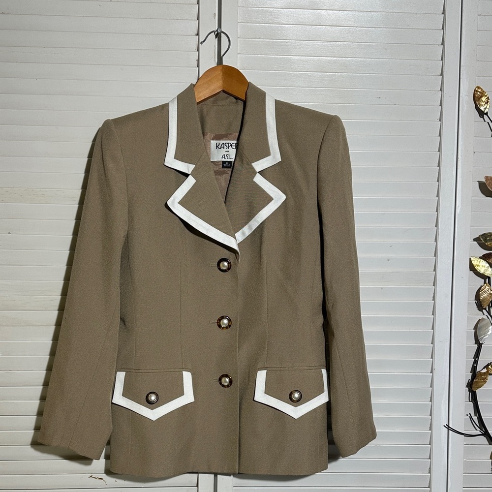 Kasper Women's Tan Blazer with White Accents vintage